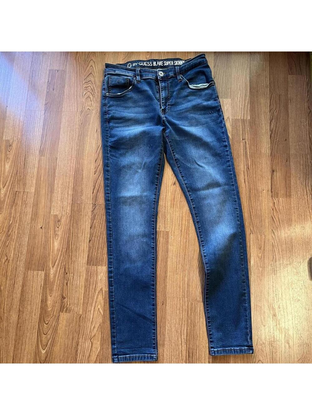 Super skinny blue wash guess jeans 30x30